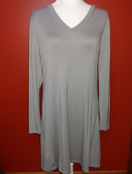 Dresses & Skirts - Lou & Grey Dress NWOT
